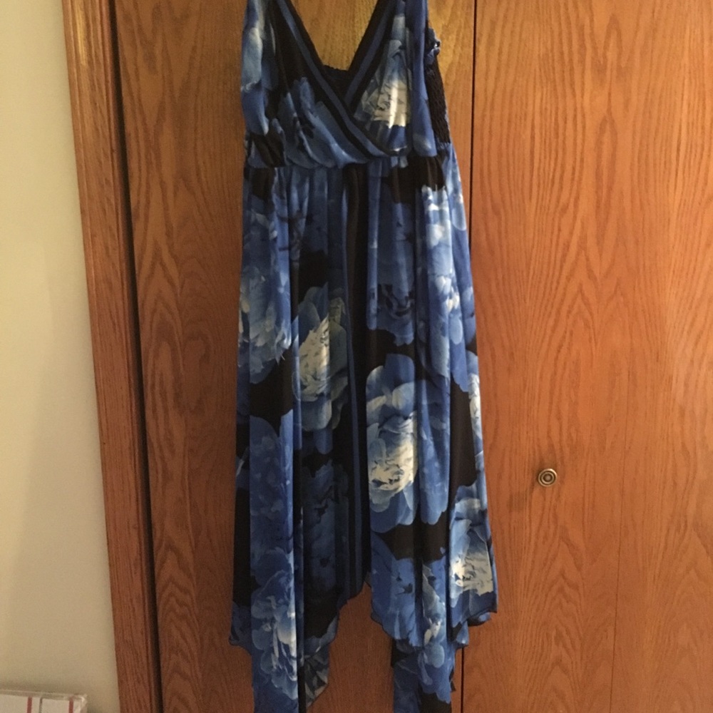 Ashley Stewart Sz 26/28 shark bite hem maxi dress